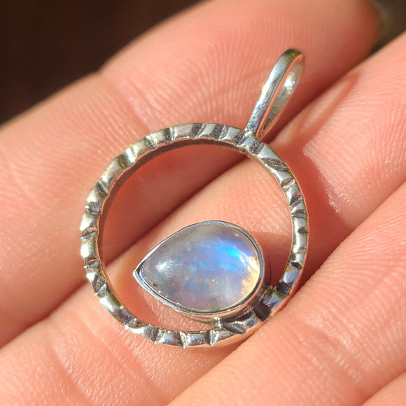 Rainbow Moonstone - India 925 Pendant